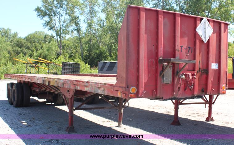 image for item H6712 1980 Dunham flatbed trailer