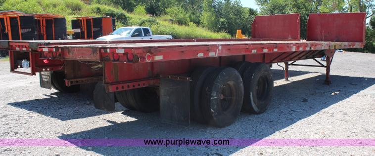 image for item H6712 1980 Dunham flatbed trailer