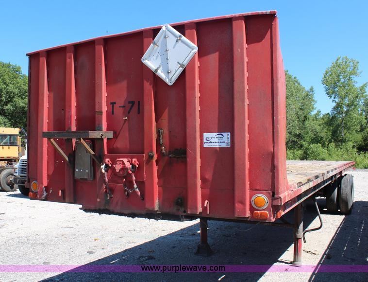 image for item H6712 1980 Dunham flatbed trailer