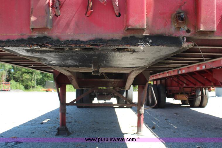 image for item H6712 1980 Dunham flatbed trailer