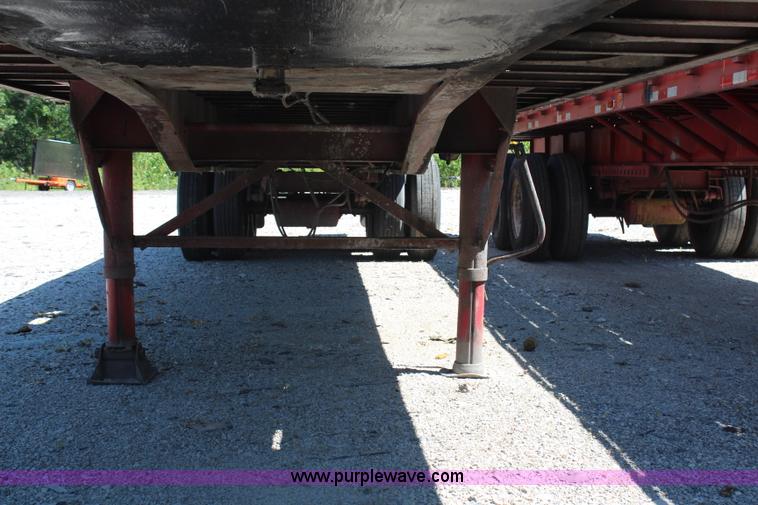 image for item H6712 1980 Dunham flatbed trailer