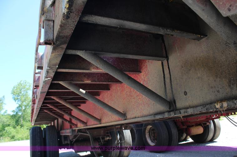 image for item H6712 1980 Dunham flatbed trailer
