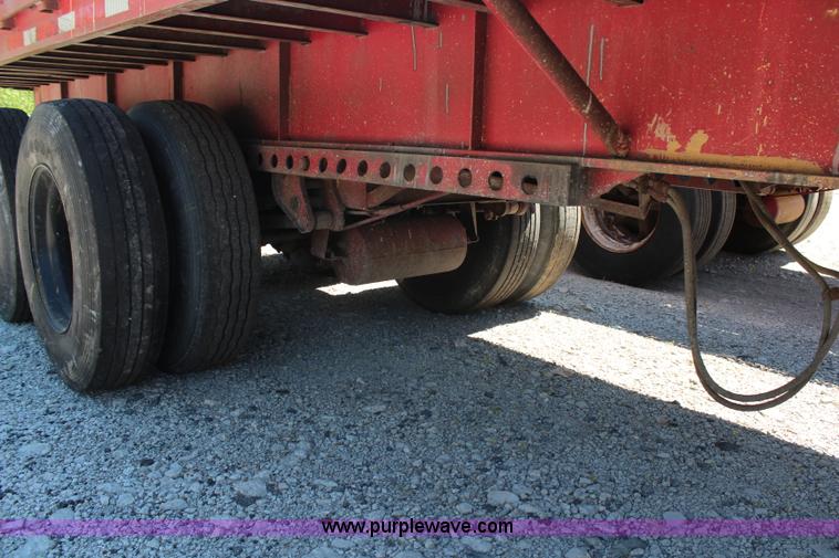 image for item H6712 1980 Dunham flatbed trailer