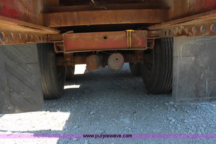 image for item H6712 1980 Dunham flatbed trailer