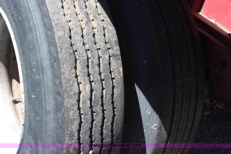 image for item H6712 1980 Dunham flatbed trailer