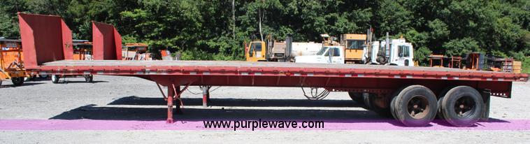 image for item H6713 1979 Dunham flatbed trailer