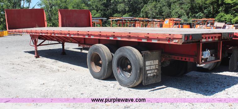 image for item H6713 1979 Dunham flatbed trailer