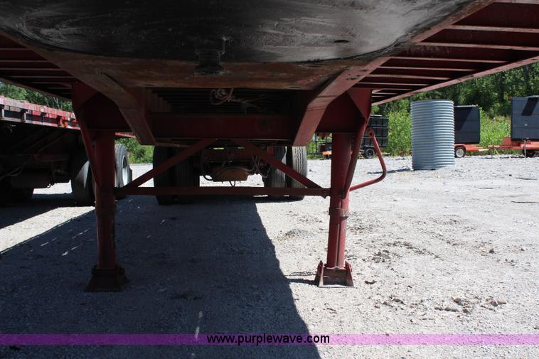 image for item H6713 1979 Dunham flatbed trailer