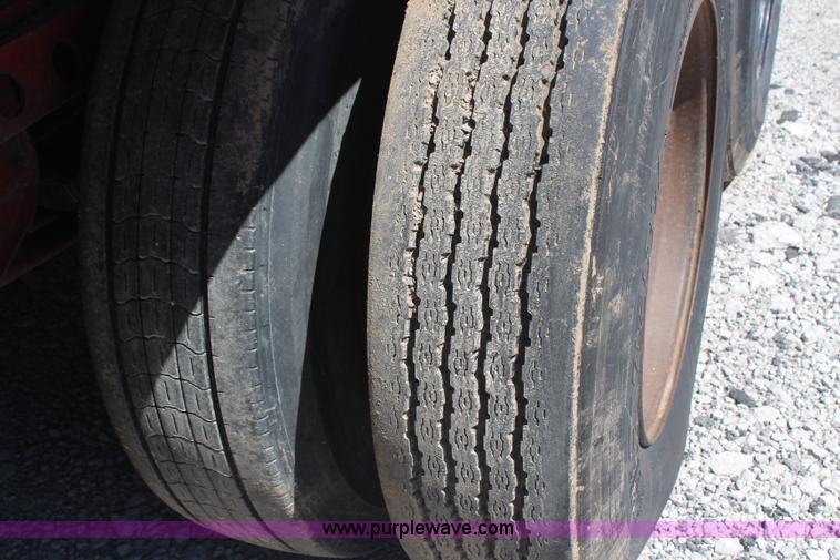 image for item H6713 1979 Dunham flatbed trailer