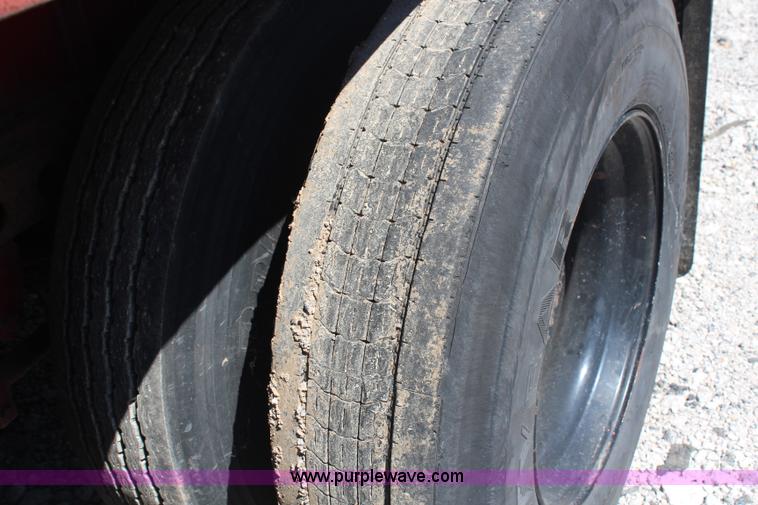 image for item H6713 1979 Dunham flatbed trailer