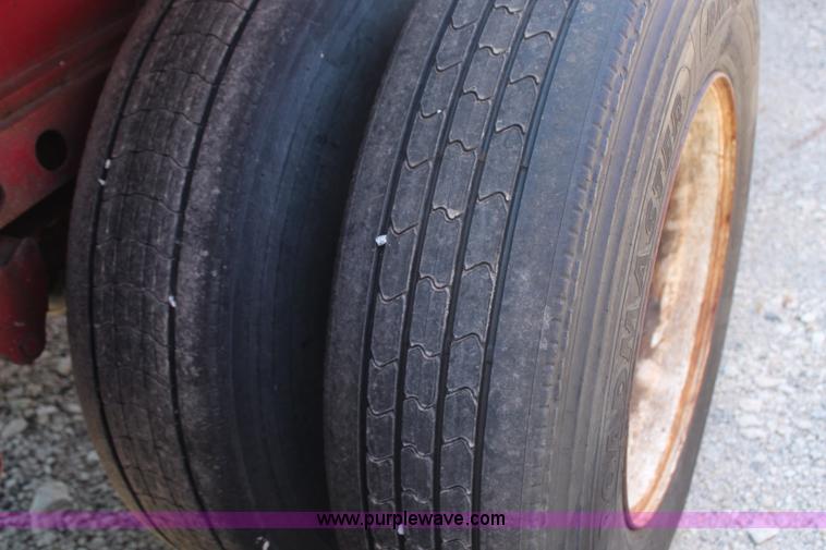 image for item H6713 1979 Dunham flatbed trailer