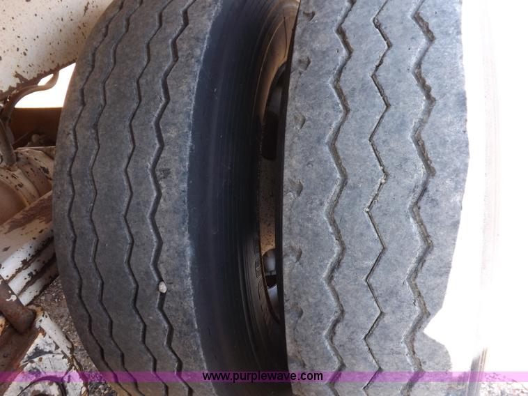 image for item H7007 2007 CTS BDT-40 belly dump trailer