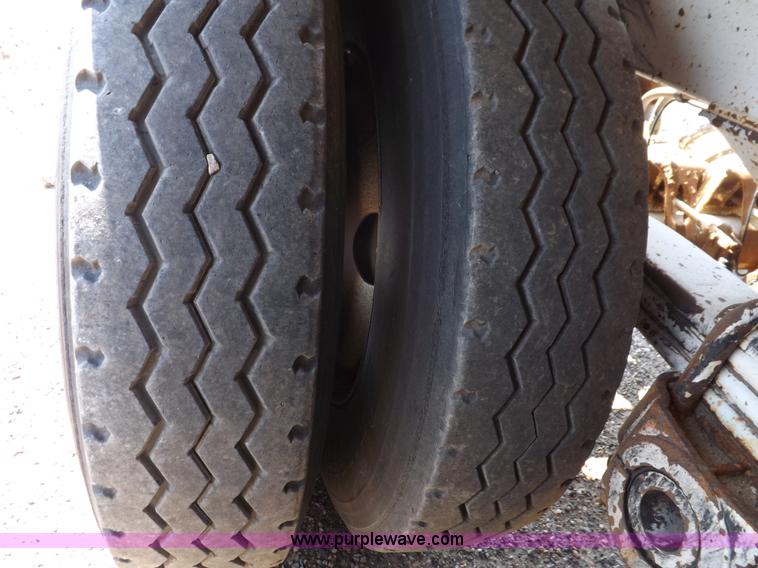 image for item H7007 2007 CTS BDT-40 belly dump trailer