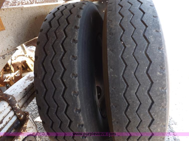 image for item H7007 2007 CTS BDT-40 belly dump trailer