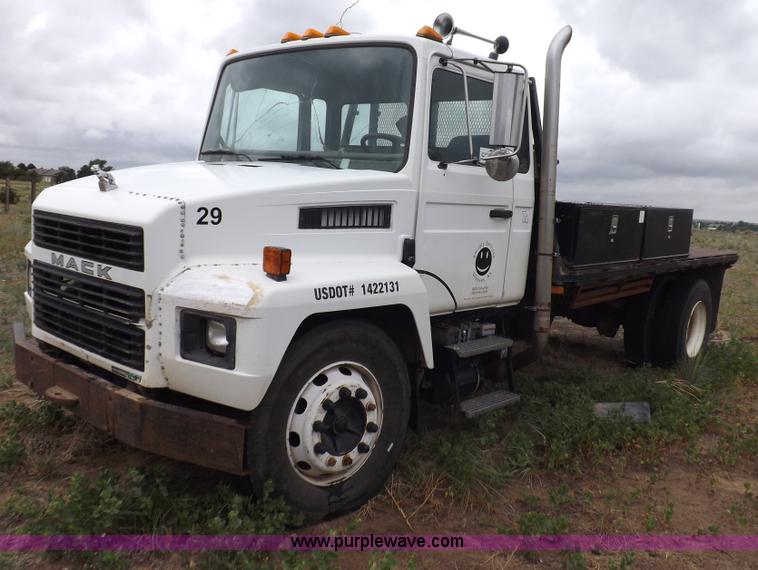 image for item H7169 1998 Mack CS200P semi truck