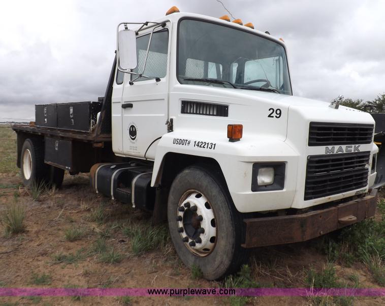 image for item H7169 1998 Mack CS200P semi truck