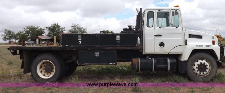 image for item H7169 1998 Mack CS200P semi truck