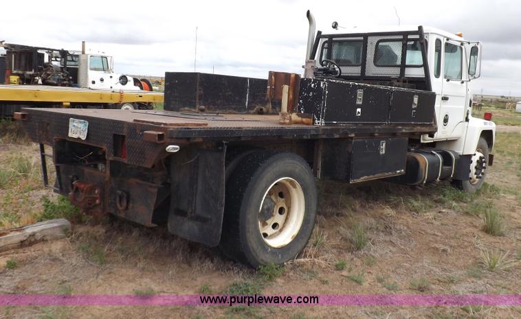 image for item H7169 1998 Mack CS200P semi truck