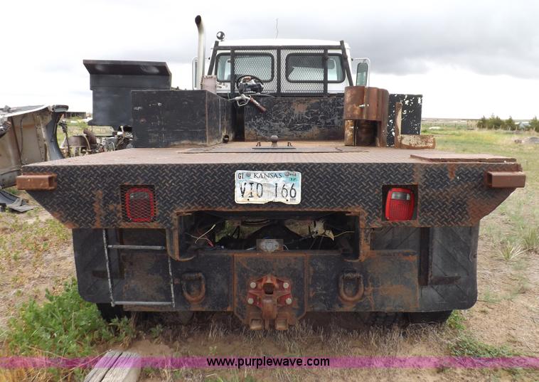 image for item H7169 1998 Mack CS200P semi truck