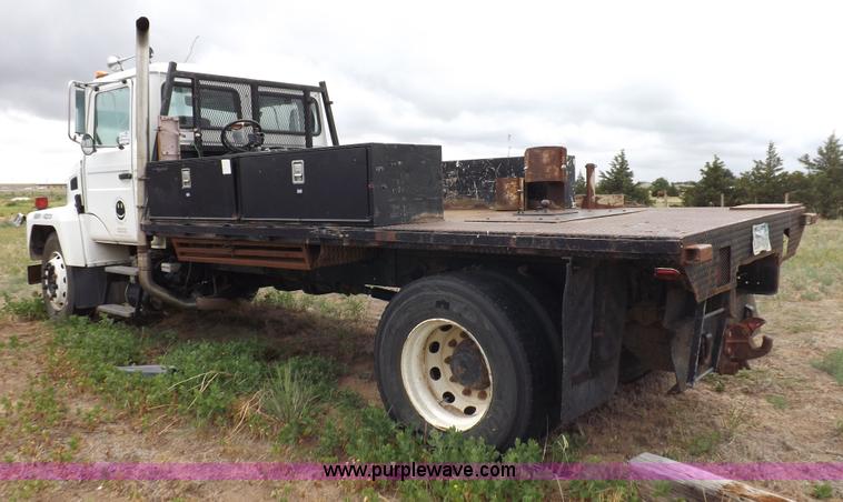 image for item H7169 1998 Mack CS200P semi truck