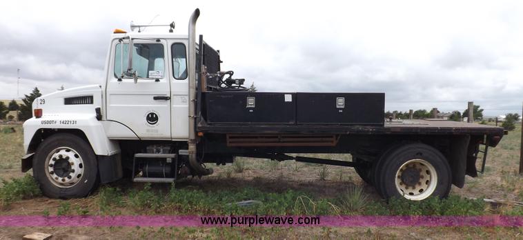 image for item H7169 1998 Mack CS200P semi truck