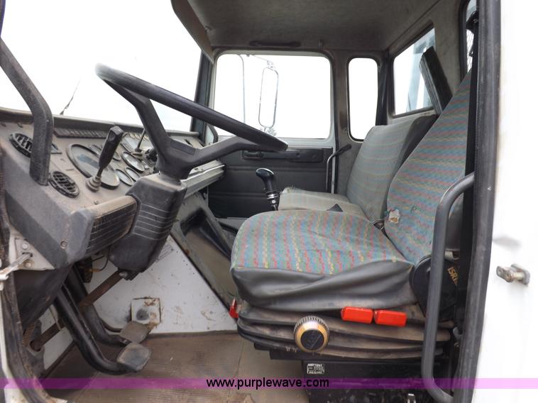 image for item H7169 1998 Mack CS200P semi truck