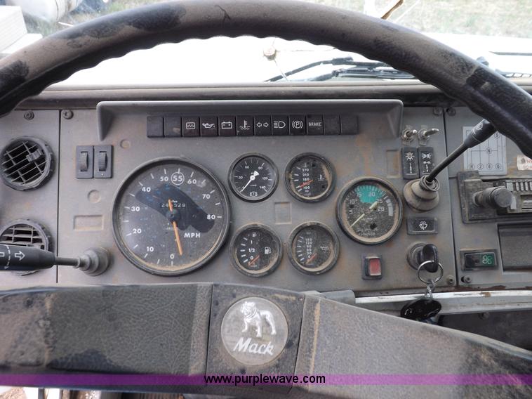 image for item H7169 1998 Mack CS200P semi truck