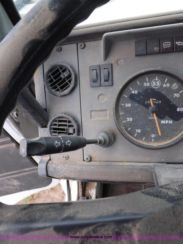 image for item H7169 1998 Mack CS200P semi truck