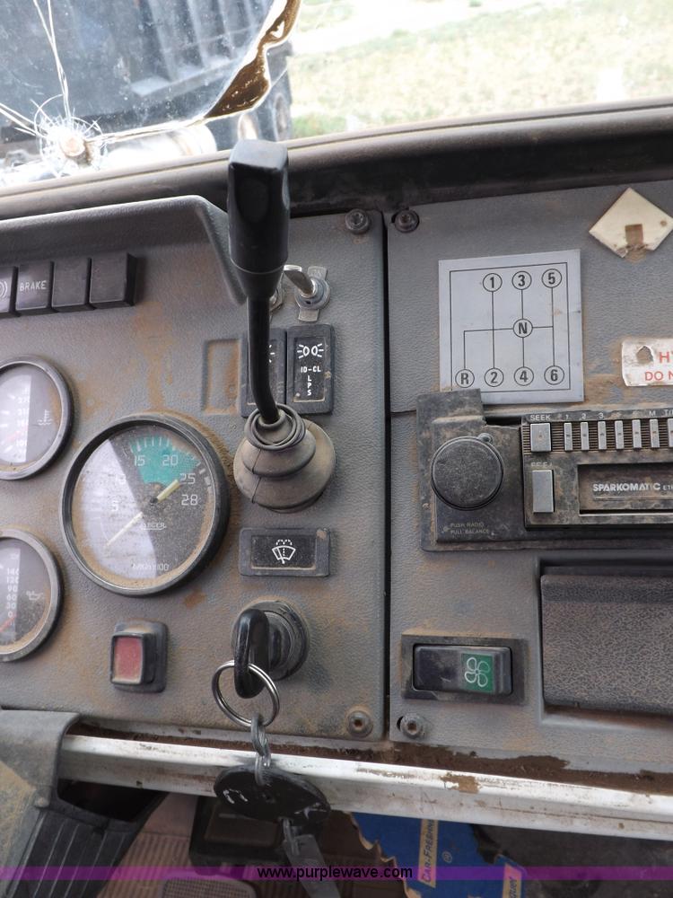 image for item H7169 1998 Mack CS200P semi truck