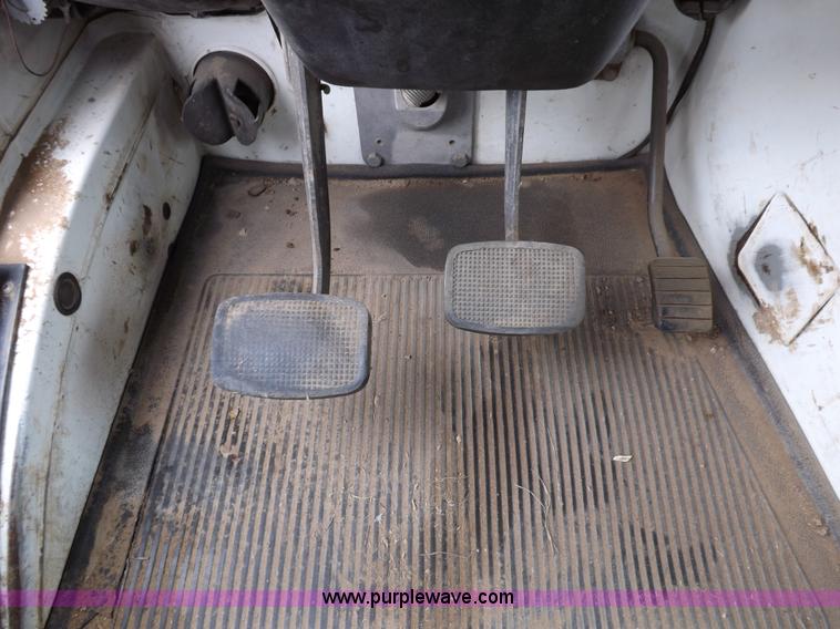 image for item H7169 1998 Mack CS200P semi truck