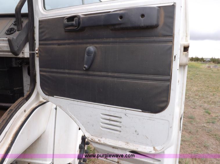 image for item H7169 1998 Mack CS200P semi truck