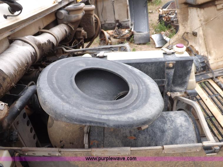 image for item H7169 1998 Mack CS200P semi truck