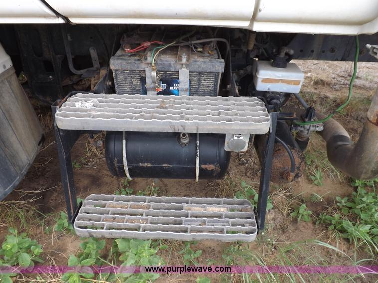 image for item H7169 1998 Mack CS200P semi truck