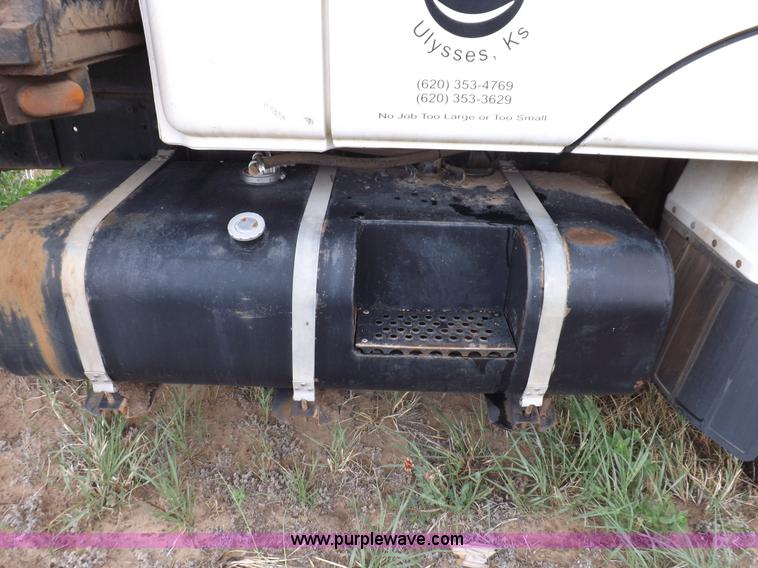 image for item H7169 1998 Mack CS200P semi truck