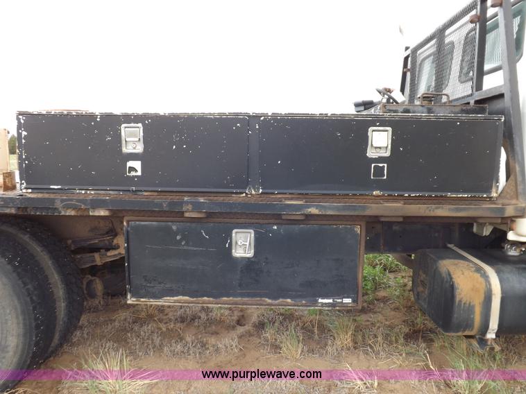 image for item H7169 1998 Mack CS200P semi truck