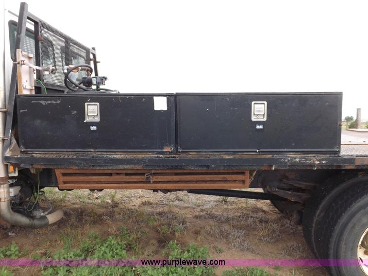 image for item H7169 1998 Mack CS200P semi truck