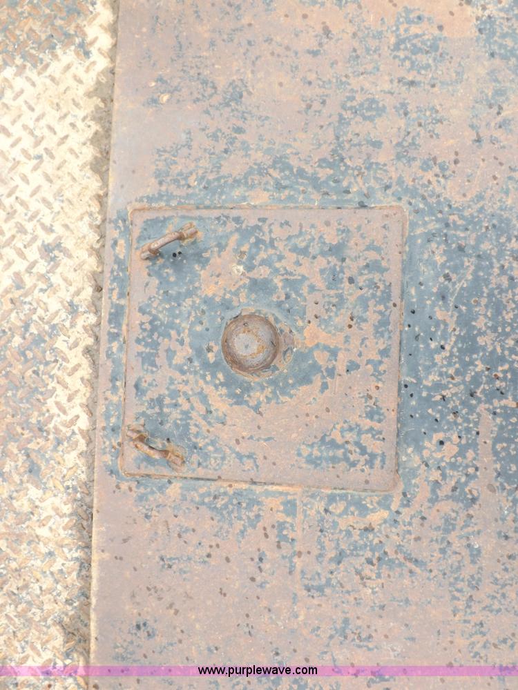 image for item H7169 1998 Mack CS200P semi truck