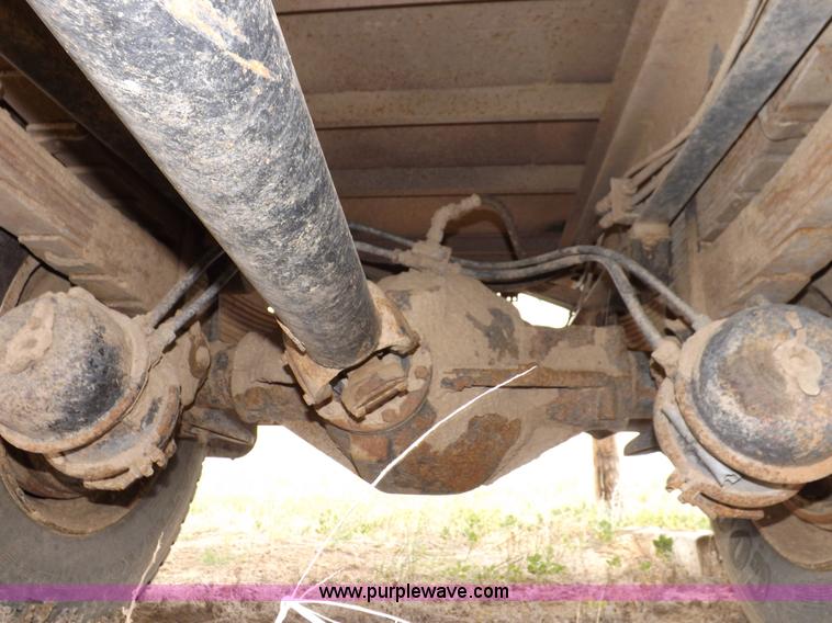 image for item H7169 1998 Mack CS200P semi truck