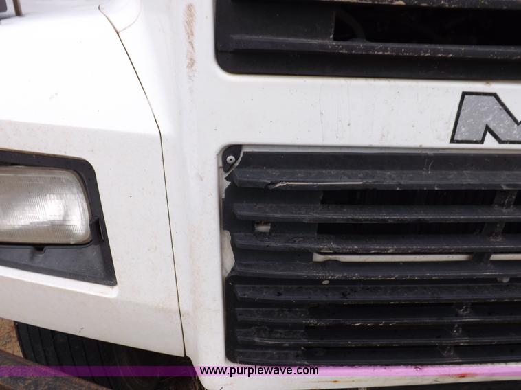 image for item H7169 1998 Mack CS200P semi truck