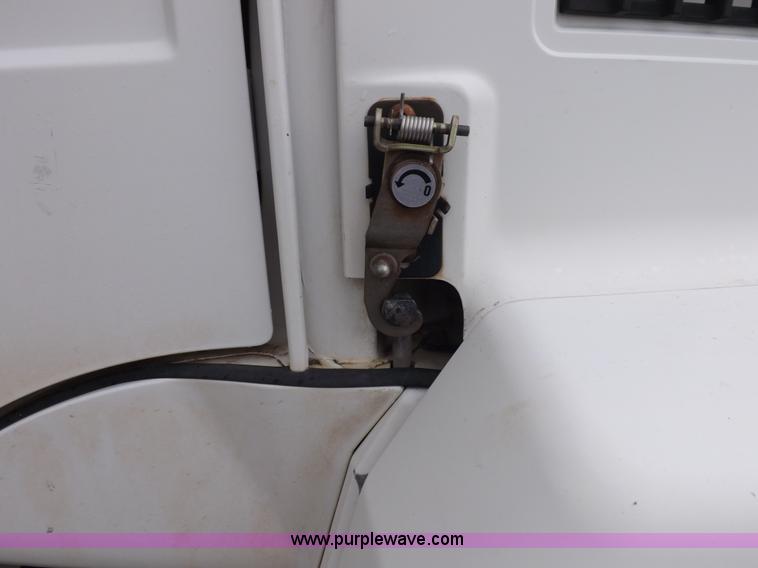 image for item H7169 1998 Mack CS200P semi truck