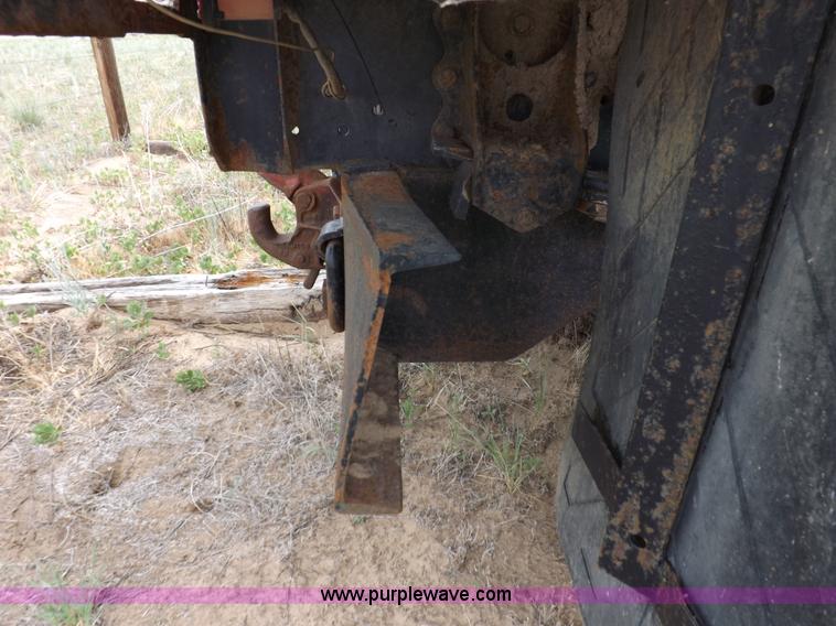 image for item H7169 1998 Mack CS200P semi truck