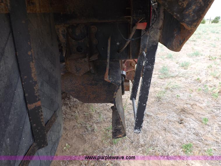 image for item H7169 1998 Mack CS200P semi truck