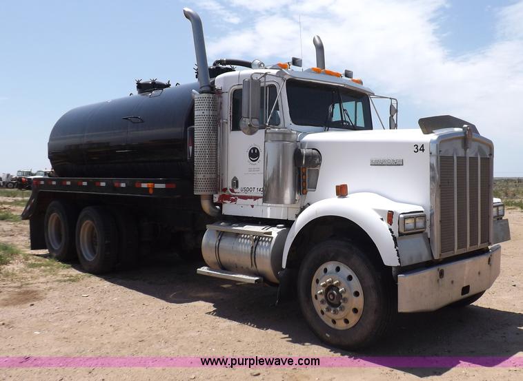 image for item H7173 1994 Kenworth W900 vacuum truck