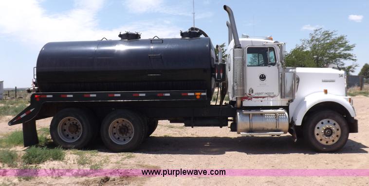 image for item H7173 1994 Kenworth W900 vacuum truck