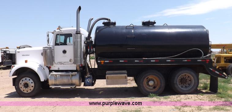 image for item H7173 1994 Kenworth W900 vacuum truck