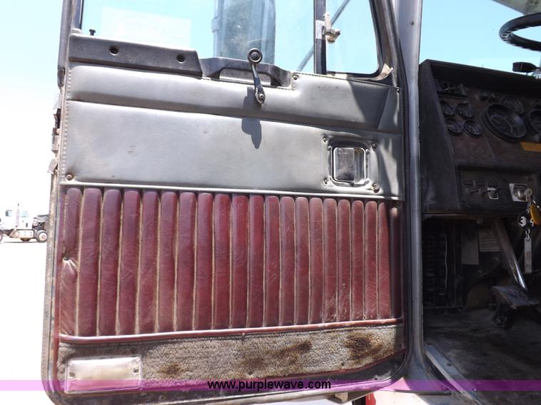 image for item H7173 1994 Kenworth W900 vacuum truck