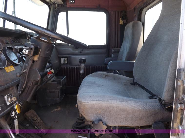 image for item H7173 1994 Kenworth W900 vacuum truck