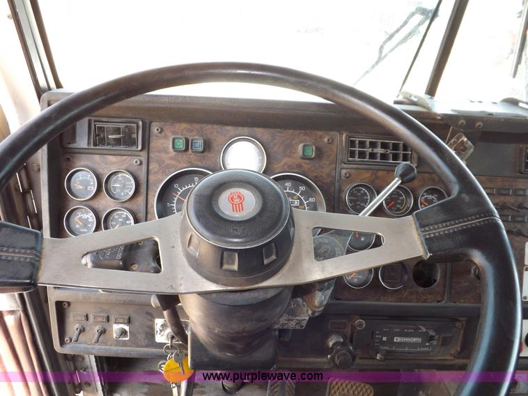 image for item H7173 1994 Kenworth W900 vacuum truck