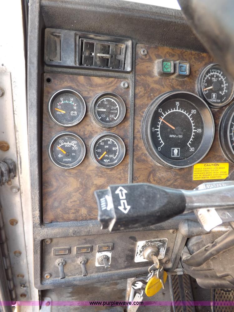 image for item H7173 1994 Kenworth W900 vacuum truck