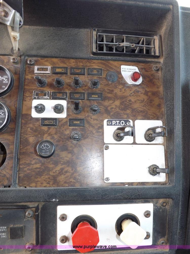 image for item H7173 1994 Kenworth W900 vacuum truck